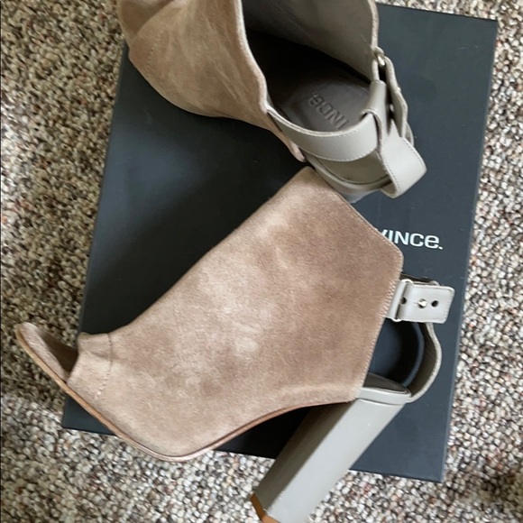 Vince Addison suede high heeled open toe - Picture 7 of 8